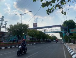 Pejalan Kaki Keluhkan Kualitas JPO Karangayu, Keropos dan Berbahaya