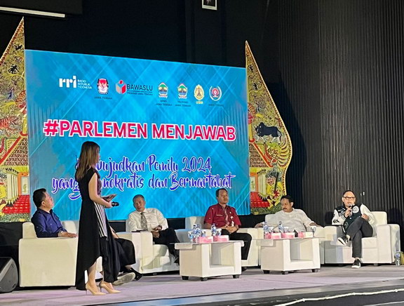 acara talkshow parlemen menjawab