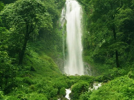Wisata Curug Lawe