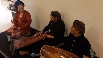 Cerita Grup Siter Tresno Budoyo: Berawal dari Seniman Jalanan, Pernah Tampil di Singapura