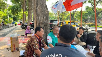 Tenda Perlawanan Kokoh Berdiri Hingga UMP Ditetapkan, Kepala Disnakertrans Jateng Temui Belasan Buruh