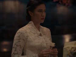 3 Makna Tersembunyi Kebaya Dian Sastrowardoyo di Gadis Kretek