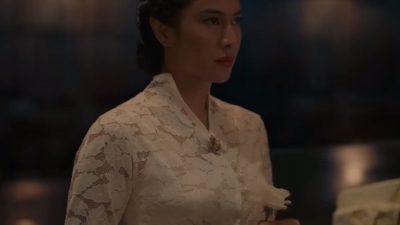 3 Makna Tersembunyi Kebaya Dian Sastrowardoyo di Gadis Kretek