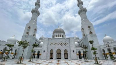 566 Ribu Wisatawan Kunjungi Jateng Selama Libur Natal, Terbanyak Masjid Sheikh Zayed Solo