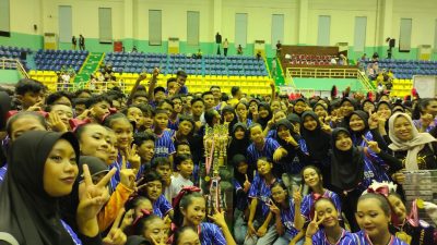 Juara Umum Tiga Kali Berturut-turut, Gita Bahana Smepsa SMPN 1 Semarang Kembali Boyong Piala Presiden