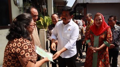 Penyerahan PTSL, Mbak Ita Minta Masyarakat Bijak Manfaatkan Sertifikat Tanah