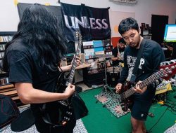 Ini Cara UNLESS Ekspresikan Diri Lewat Penampilan, dari Lirik Lagu hingga Kostum Unik