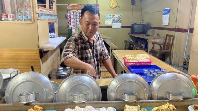 Mengunjungi Warung Burjo Pertama di Kota Semarang Sejak Tahun 1968, Harganya Masih Murah Banget!