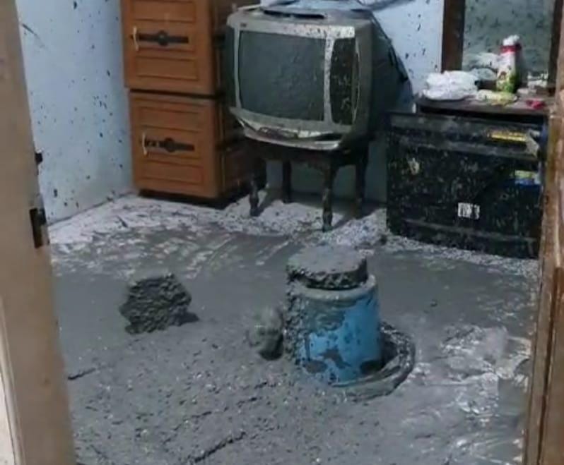 Sumur Bor Semburkan Lumpur