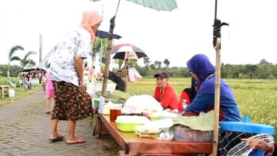 Pasar Krempyeng Tengah Sawah Suguhkan Jajanan Pasar dan Alam Persawahan