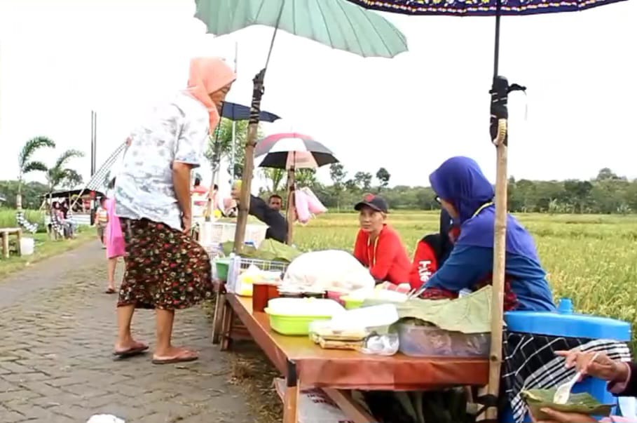 Pasar Krempyeng Tengah Sawah
