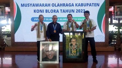 Ketum KONI Blora Demisioner Dapat Kejutan 2 Lukisan 