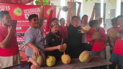 700 Durian Dinikmati Bersama Warga Semarang Acara Kampanye Santuy Caleg PSI