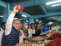 Tinjau Pasar Bulu, Mendag Zulkifli Hasan: Hore Harga Cabai Turun