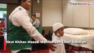 Video Ikut Khitan Massal Manfaatkan Libur Sekolah