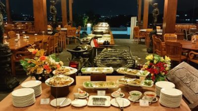 Pas untuk Kumpul Bareng Saat Libur Nataru, KoenoKoeni Cafe Gallery Suguhkan Jamuan Makan Bernuansa Klasik
