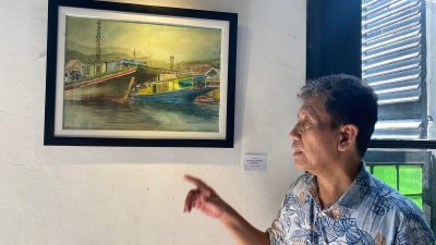 Gelar Pameran Tunggal ‘Petualang Bahari’, Dosen Arsitektur SCU Tampilkan Potret Keseharian Para Pelaut