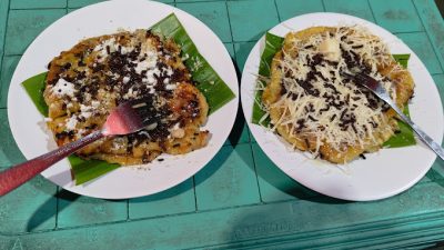 Topping Melimpah, Pisang Plenet Pak Yuli Puluhan Tahun Laris Manis di Semarang, Seporsi Cuma Rp8 Ribuan