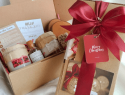 hampers natal lilin