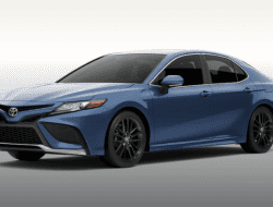 Sedan Legendaris Makin Canggih, Begini Spesifikasi Toyota Camry 2024, Fitur Hiburan Apple dan Android Ada Semua