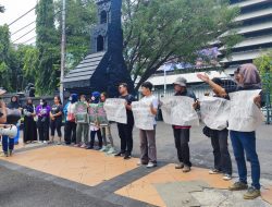 Pegiat HAM Unjuk Rasa di Depan Kantor DPRD Jateng, Minta Keadilan untuk Perempuan