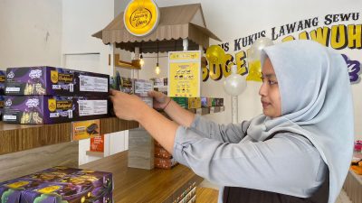 Lapis Kukus Lawang Sewu, Rekomendasi Oleh-oleh khas Semarang yang Kekinian