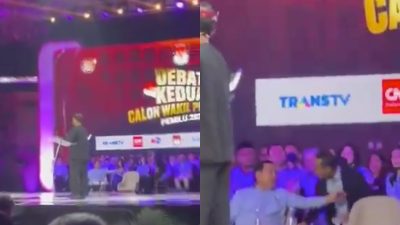 Viral Video Prabowo Tarik Jaket Menteri Bahlil Saat Debat Cawapres, Ada Apa?