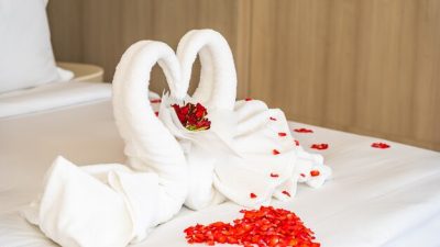Daftar Rekomendasi Tempat Honeymoon Akhir Tahun bareng Pasangan, Suasananya Romantis Banget!