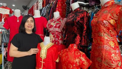 Jelang Imlek, Pedagang Baju Mandarin Cheongsam di Pecinan Semarang Malah Curhat: Omzet Turun 50 Persen