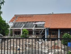 Wali Murid Protes Ditarik Iuran Sukarela Kerusakan Paving Halaman SD di Blora