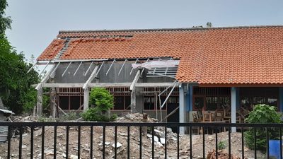 Wali Murid Protes Ditarik Iuran Sukarela Kerusakan Paving Halaman SD di Blora