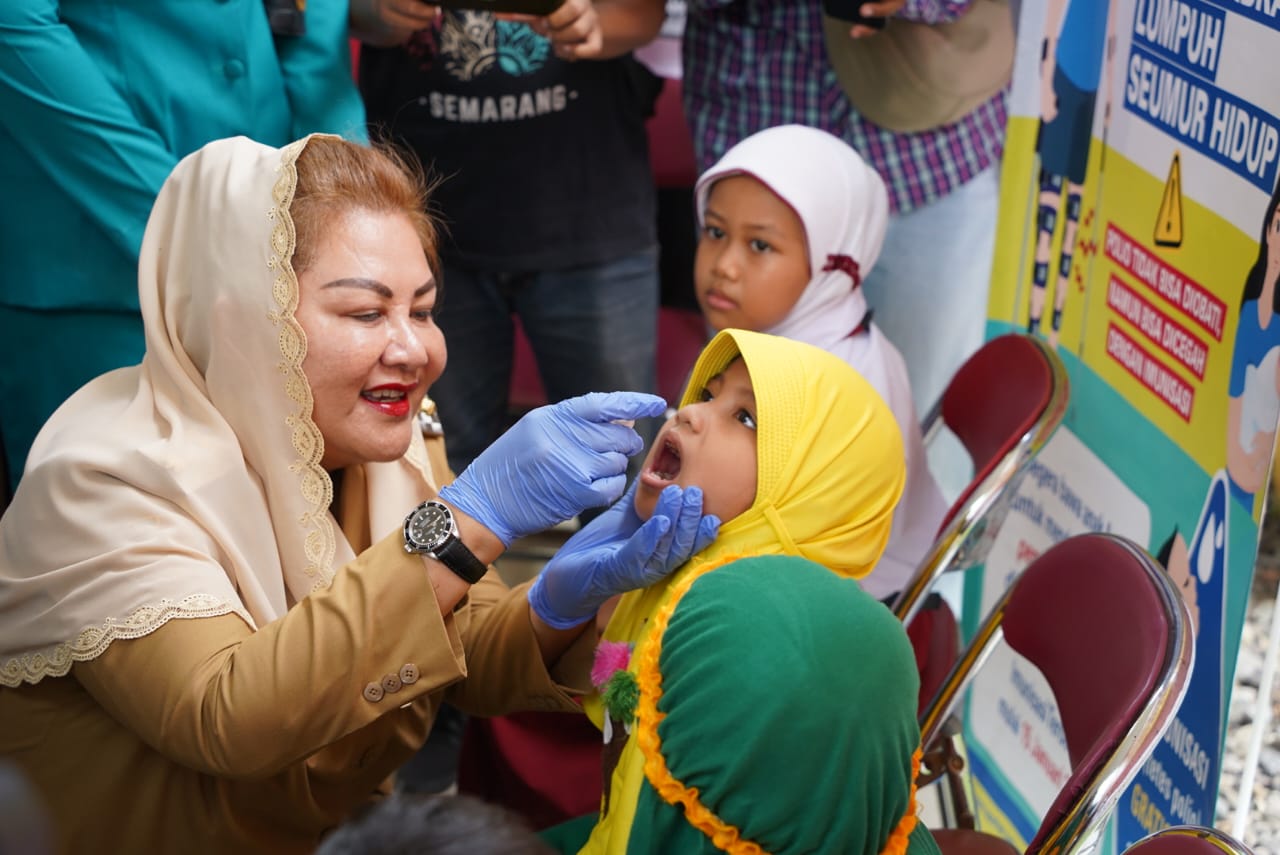 Pemberian Vaksin Polio