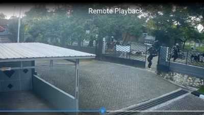 Video CCTV Sejumlah Pemuda Keroyok Dua Remaja hingga Luka Viral di Medsos