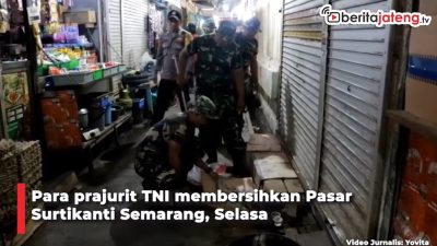 Video TNI Turun Tangan Bersihkan Sampah Pasar Surtikanti Semarang