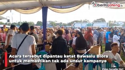 Video Warga Rela Berangkat Subuh Demi Dapatkan Sembako Gratis