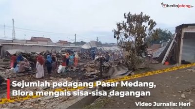 Video Pedagang Pasar Medang Kais Sisa Dagangan Pasca Kebakaran