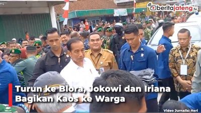 Video Turun ke Blora, Jokowi dan Iriana Bagikan Kaos ke Warga