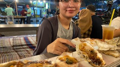 Enaknya Tiram Bakar Sepanjang 1 Meter di Kerang Melet Viral di Semarang, Mau Coba?