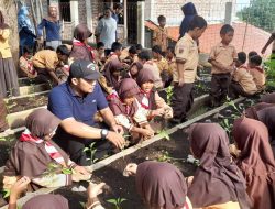 Tingkatkan Kecintaan Lingkungan, Siswa SD Negeri Tugurejo 02 Semarang Belajar Tanam Cabai di Sekolah