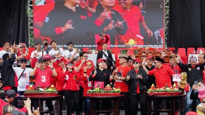 Hadiri Kenduri Rakyat Bareng Barisan Hokya di Wonosobo, Puan Maharani: Kami Tak Gentar!