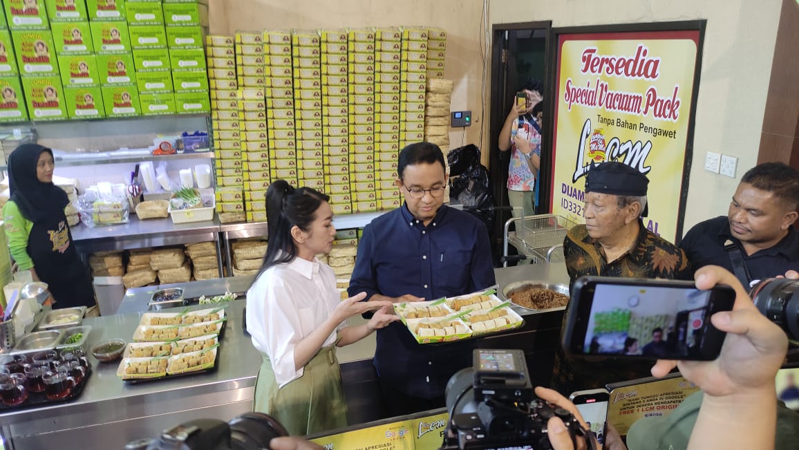 Anies Baswedan Lunpia Cik Meme 