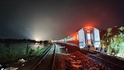 Banjir Grobogan, Jalur Kereta Api Stasiun Karangjati – Gubug Sudah Bisa Dilewati