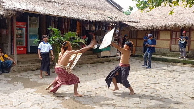Suku Sasak di Dusun Sade Lombok