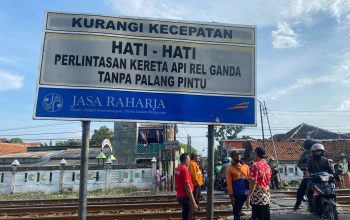 Lewati Perlintasan Rel Tanpa Palang, Pengendara Motor Tertabrak Kereta MMT di Semarang Utara