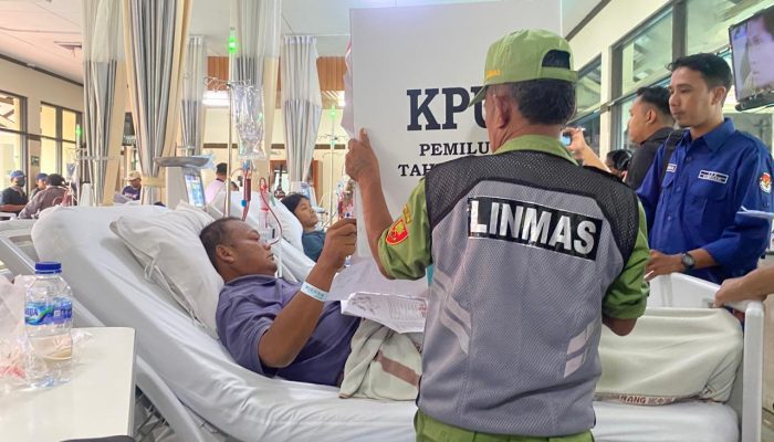 Terbaring Lemah di Atas Ranjang, Pasien Rawat Inap RS Elisabeth Semarang Tetap Semangat Nyoblos