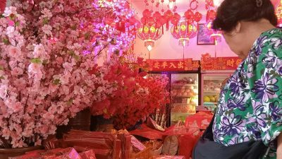 Seminggu Jelang Imlek, Angpao dan Lampion Laris Diburu Warga Semarang