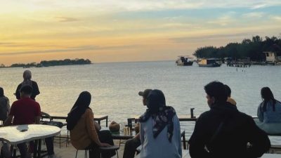 Menarik! Potret Kusuma Kopi Cafe dengan View Lautnya yang Indah, Cocok buat Nikmati Sunset Sore Hari