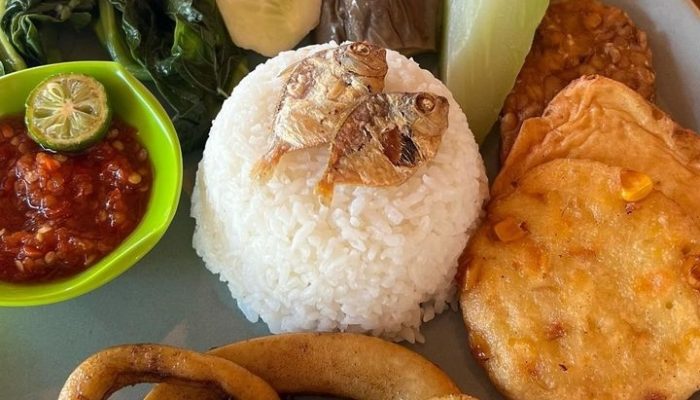 Demen Pedas? Yuk Cobain Nasi Tempong Kuliner Khas Banyuwangi yang Berlokasi di Semarang