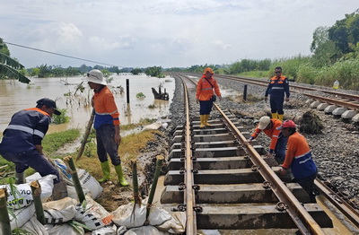 Kereta Api Banjir Stasiun Gubug- Karangjati