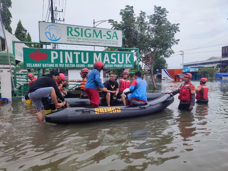 Jalan Kaligawe Raya Lumpuh Akibat Banjir, RSI Sultan Agung Nonaktifkan Poliklinik